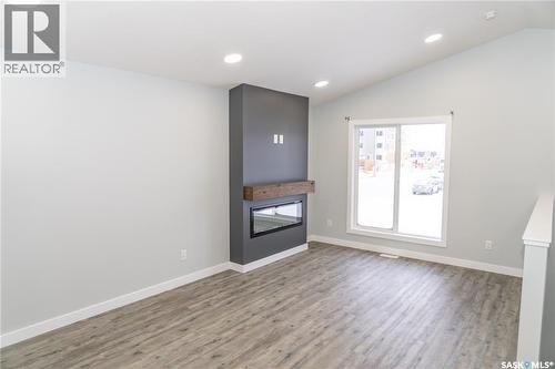 438 Kinloch Crescent, Saskatoon, SK - Indoor With Fireplace