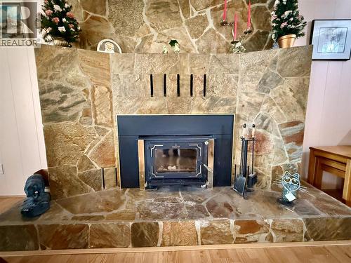 790 Carlyle Street, Warfield, BC - Indoor Photo Showing Living Room With Fireplace