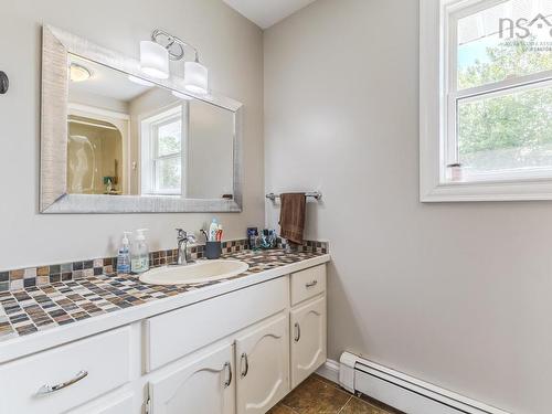 122 Meadowland Ave, Bible Hill, NS 