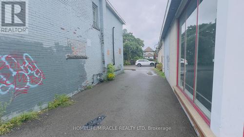 935 Barton Street E, Hamilton, ON 