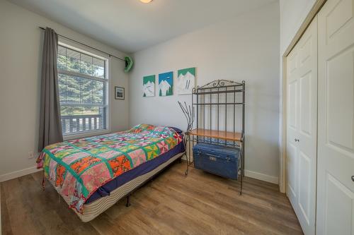 103-4880 Edelweiss Street, Radium Hot Springs, BC - Indoor Photo Showing Bedroom