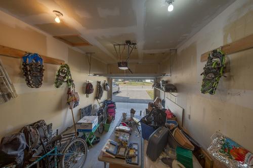 103-4880 Edelweiss Street, Radium Hot Springs, BC - Indoor Photo Showing Garage