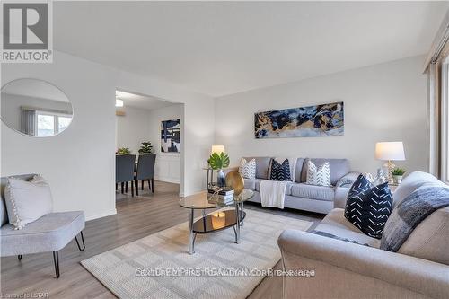 53 Archer Crescent, London South (South X), ON - Indoor Photo Showing Living Room