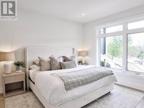 2 Black Spruce Street, Huntsville (Chaffey), ON - Indoor Photo Showing Bedroom