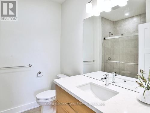 2 Black Spruce Street, Huntsville (Chaffey), ON - Indoor Photo Showing Bathroom