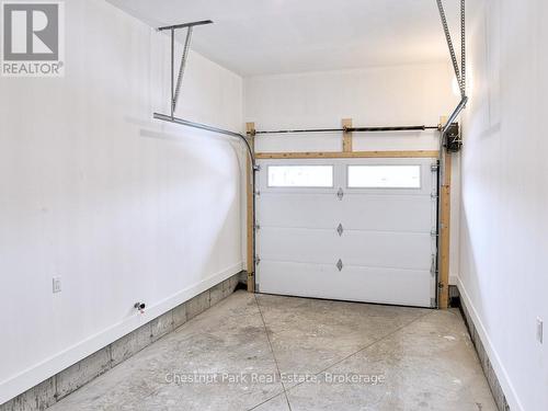 2 Black Spruce Street, Huntsville (Chaffey), ON - Indoor Photo Showing Garage