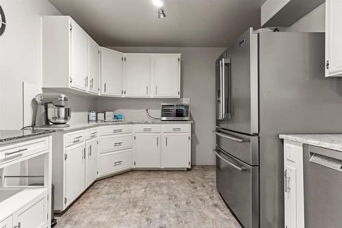 3164 Old Clayburn Road, Abbotsford, BC - Indoor Photo Showing Kitchen