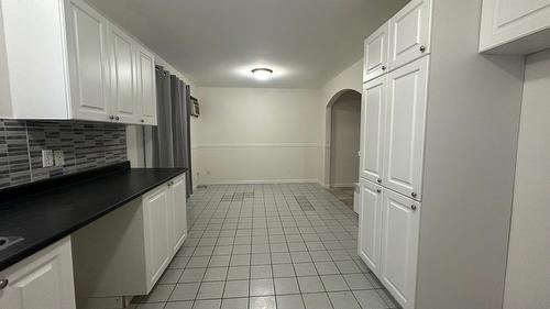 Salle à manger - 7420  - 1 Boul. Notre-Dame, Laval (Sainte-Dorothée), QC - Indoor