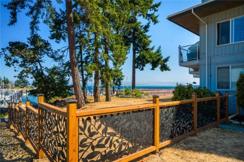 302-3555 Outrigger Rd, Nanoose Bay, BC - Outdoor With Balcony