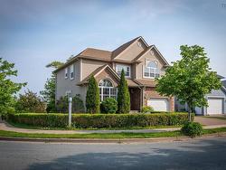 48 Castlepark Grove  Clayton Park, NS B3M 4X9