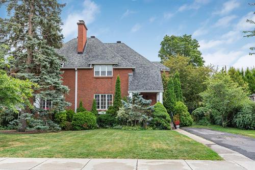 528 Av. Berwick  Mont-Royal, QC H3R 2A2