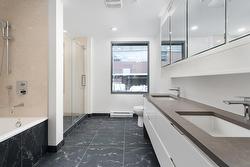 Salle de bains attenante à la CCP - 