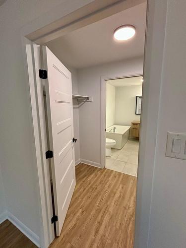 Penderie (Walk-in) - 3-600 Rue St-Charles S., Granby, QC - Indoor Photo Showing Bathroom