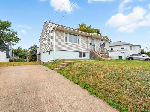 81 Adelaide Avenue, Fairview, NS 