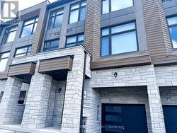 33 DRAINIE STREET  Vaughan, ON L4H 4X7