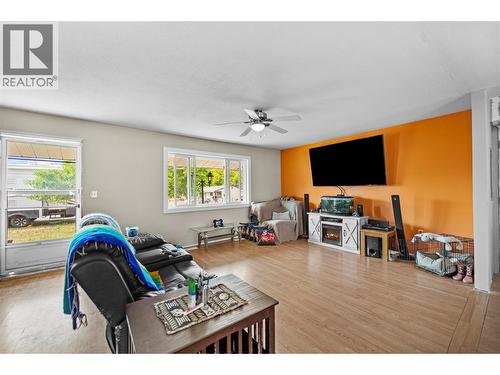 419 Dodding Avenue, Merritt, BC - Indoor Photo Showing Living Room