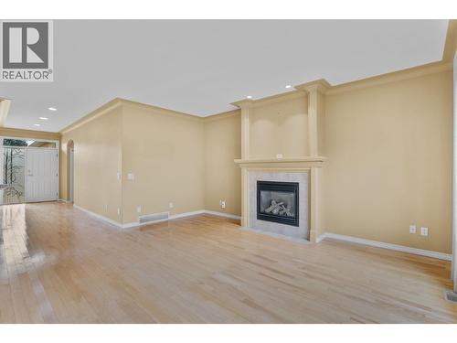 open concept living space - 2365 Stillingfleet Road Unit# 39, Kelowna, BC - Indoor Photo Showing Living Room With Fireplace
