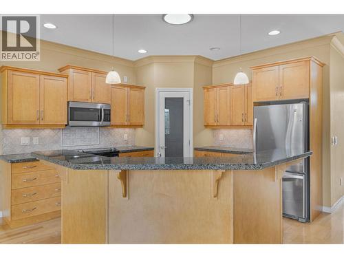 updated kitchen - 2365 Stillingfleet Road Unit# 39, Kelowna, BC - Indoor Photo Showing Kitchen