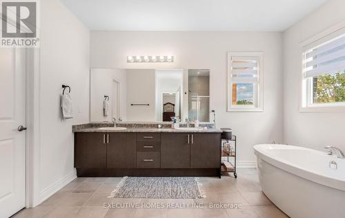 77 Pond View Gate, Hamilton, ON - Indoor Photo Showing Bathroom