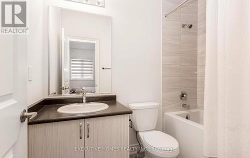 77 Pond View Gate, Hamilton, ON - Indoor Photo Showing Bathroom