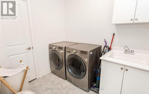 77 Pond View Gate, Hamilton, ON - Indoor Photo Showing Laundry Room