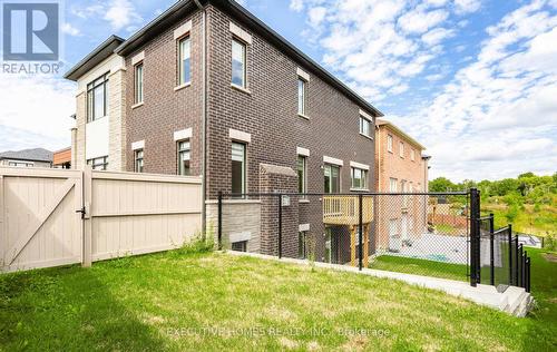 77 Pond View Gate, Hamilton, ON - Outdoor