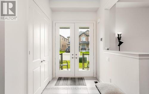 77 Pond View Gate, Hamilton, ON - Indoor Photo Showing Other Room