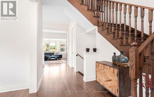 77 Pond View Gate, Hamilton, ON - Indoor Photo Showing Other Room