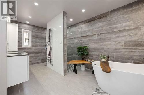 123 Cassandra Boulevard, Sarnia, ON - Indoor Photo Showing Other Room