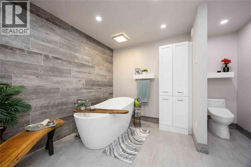 123 Cassandra Boulevard, Sarnia, ON - Indoor Photo Showing Bathroom