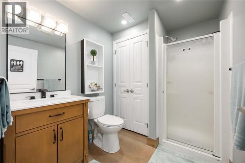 123 Cassandra Boulevard, Sarnia, ON - Indoor Photo Showing Bathroom