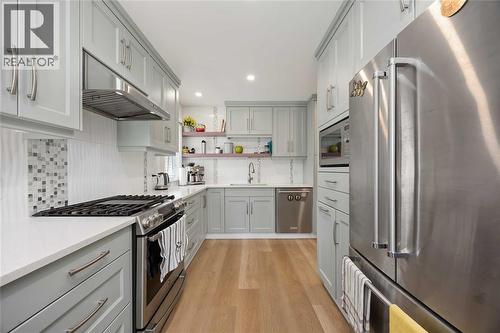 123 Cassandra Boulevard, Sarnia, ON - Indoor Photo Showing Kitchen With Upgraded Kitchen