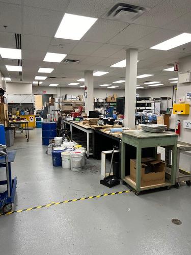 Atelier - 01-4960 Rue Levy, Montréal (Saint-Laurent), QC 