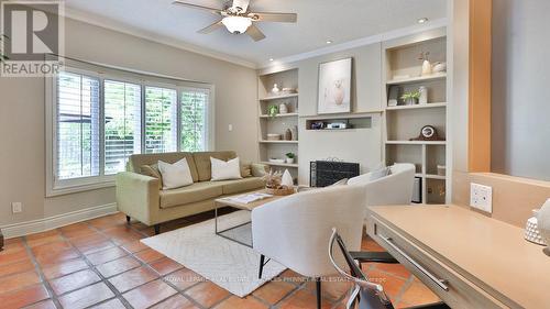 5570 Mcfarren Boulevard, Mississauga, ON - Indoor Photo Showing Living Room