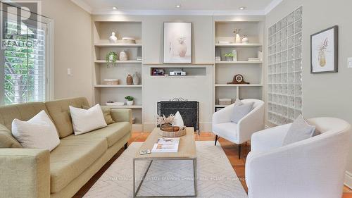 5570 Mcfarren Boulevard, Mississauga, ON - Indoor Photo Showing Living Room