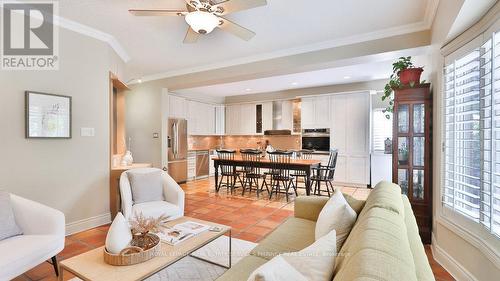 5570 Mcfarren Boulevard, Mississauga, ON - Indoor Photo Showing Living Room