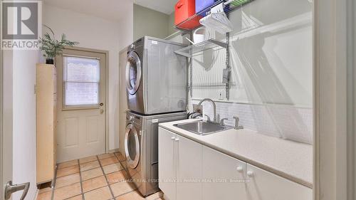 5570 Mcfarren Boulevard, Mississauga, ON - Indoor Photo Showing Laundry Room