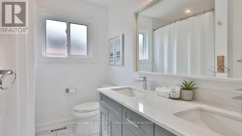 5570 Mcfarren Boulevard, Mississauga, ON - Indoor Photo Showing Bathroom