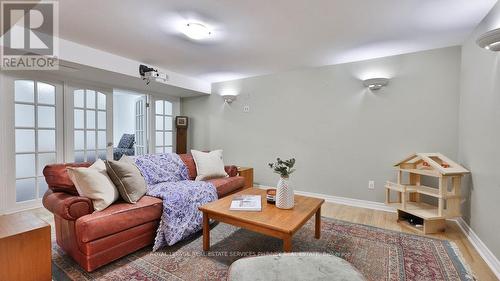 5570 Mcfarren Boulevard, Mississauga, ON - Indoor Photo Showing Living Room