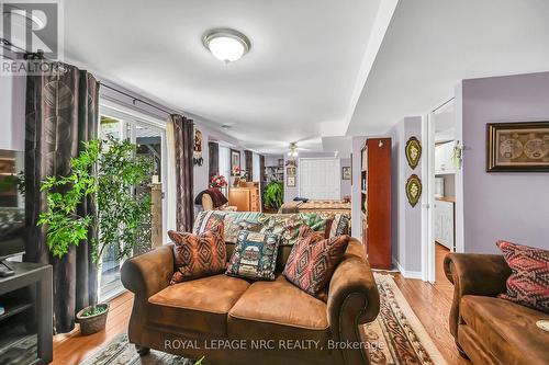 29 - 20 Kitty Murray Lane, Hamilton, ON - Indoor Photo Showing Living Room
