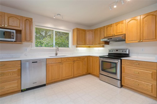 772 Wesley Crt, Saanich, BC 