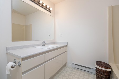 772 Wesley Crt, Saanich, BC 