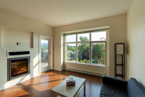 402-4030 Borden St  Saanich, BC V8X 2E9