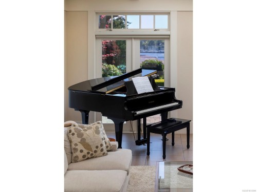 2766 Sea View Rd, Saanich, BC 