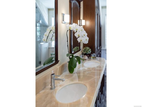 2766 Sea View Rd, Saanich, BC 