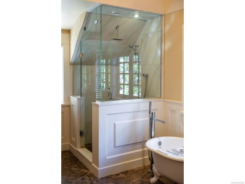 2766 Sea View Rd, Saanich, BC 