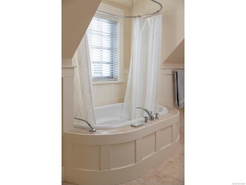 2766 Sea View Rd, Saanich, BC 