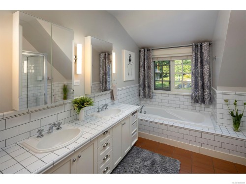 2766 Sea View Rd, Saanich, BC 