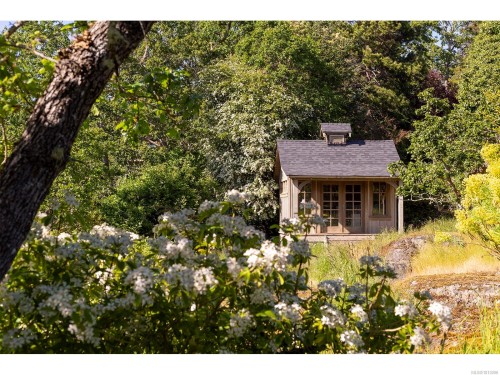 2766 Sea View Rd, Saanich, BC 