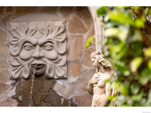 2766 Sea View Rd, Saanich, BC 